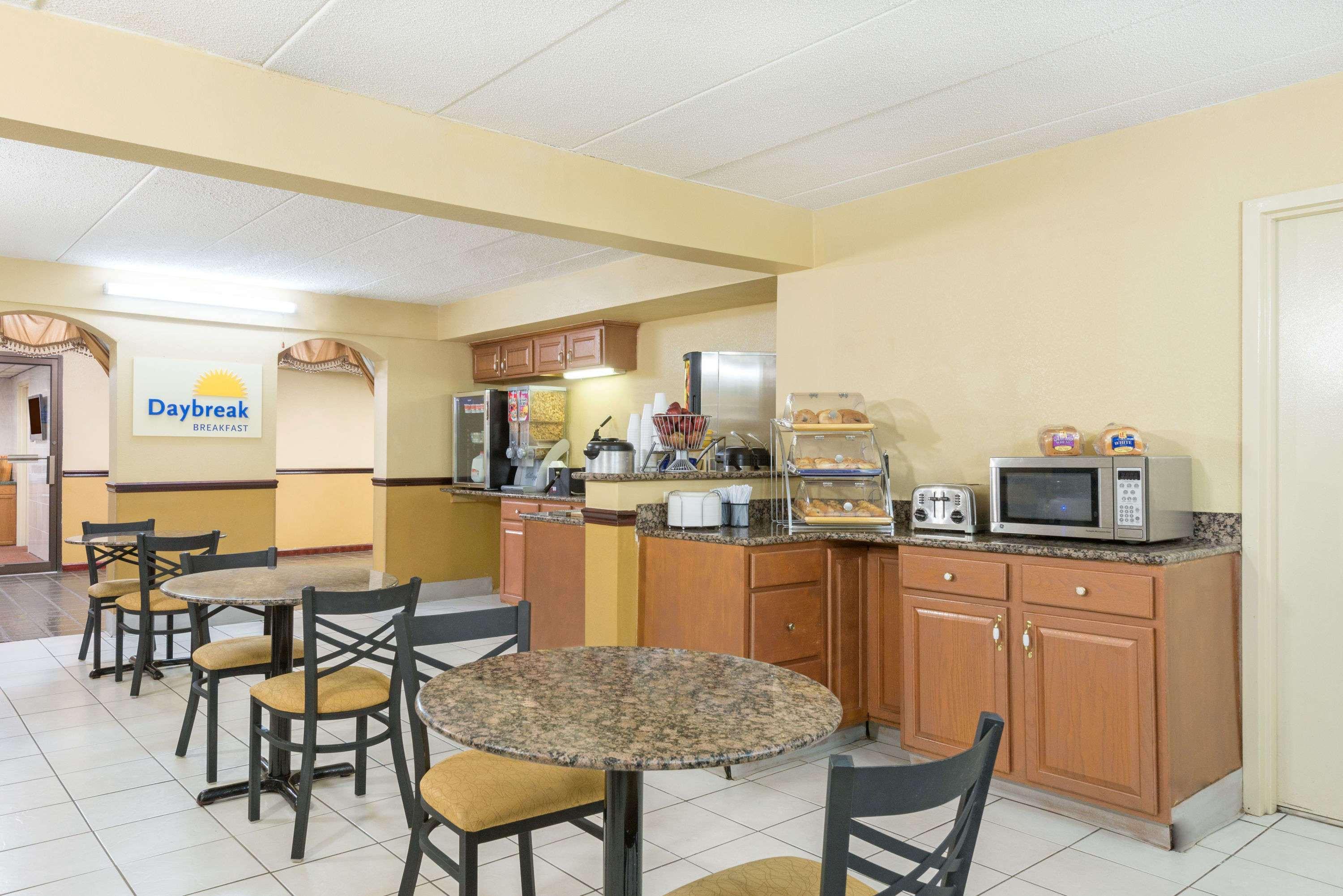 Days Inn By Wyndham Hagerstown I-70 Екстер'єр фото